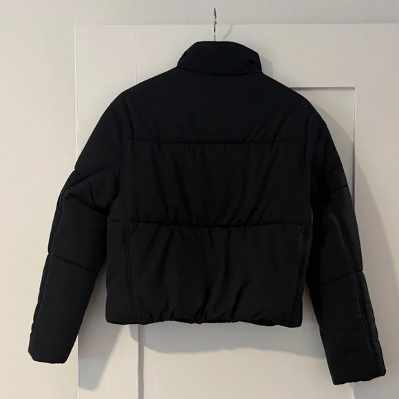 Travis Mathew’s Women's Black  Puffer Jacket - Picture 4 of 4